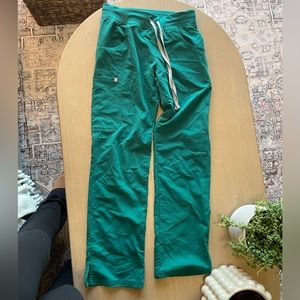 Figs green, scrub bottoms with pockets